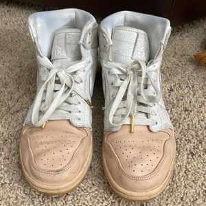 Nike white and peach size 9 shoe